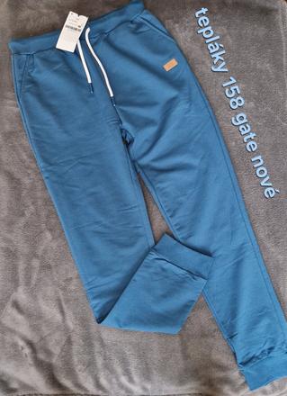 Tepláky 158, gate,158