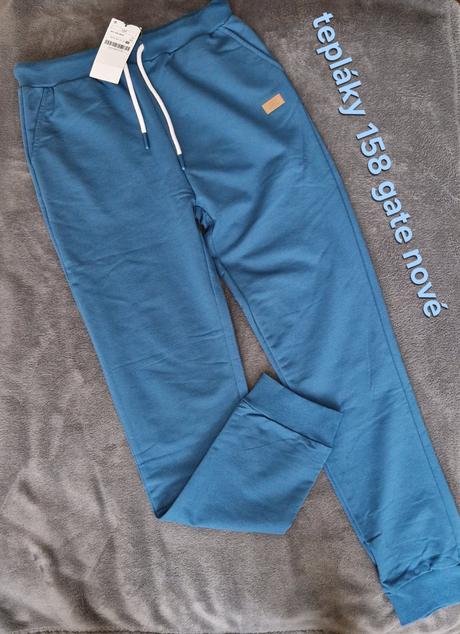 Tepláky 158, gate,158