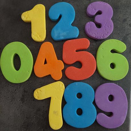 Penové číslice vodolepky 8cm, 