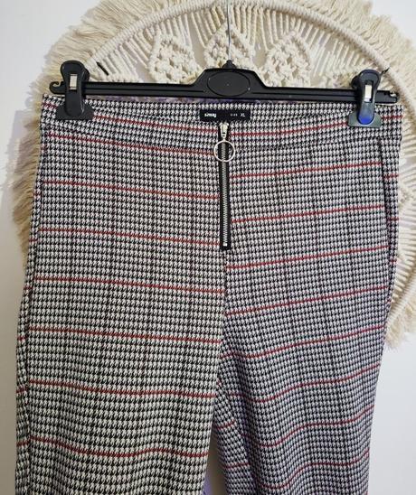 Obtiahnuté nohavice, sinsay,l