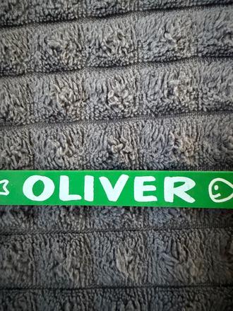 Detský silikónový náramok s menom oliver,