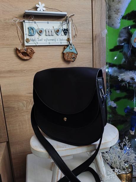 Dámska štýlová čierna kabelka, 
