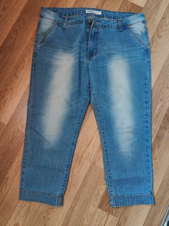 Džínsy nad kotníky, 44