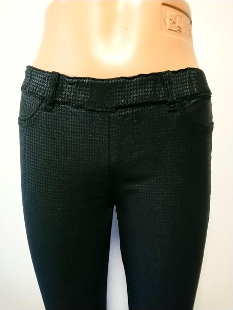 Dámske legínové džegíny s lesklým čiernym vzorom, xs