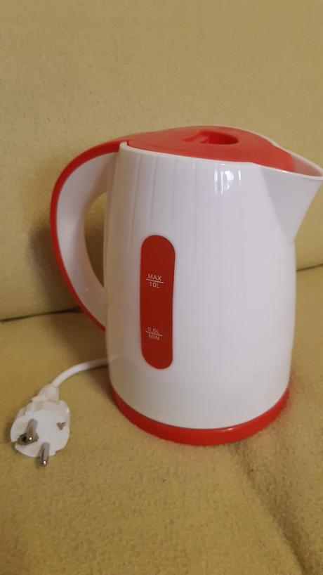 Predám rýchlovarnú kanvicu., 