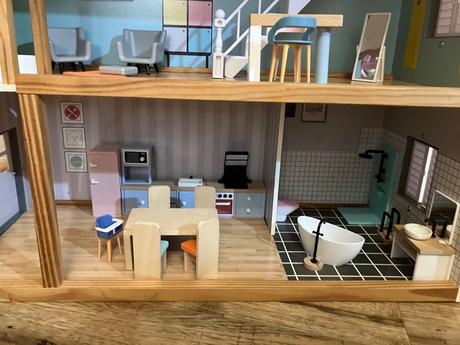 Drevený domček pre bábiky, 