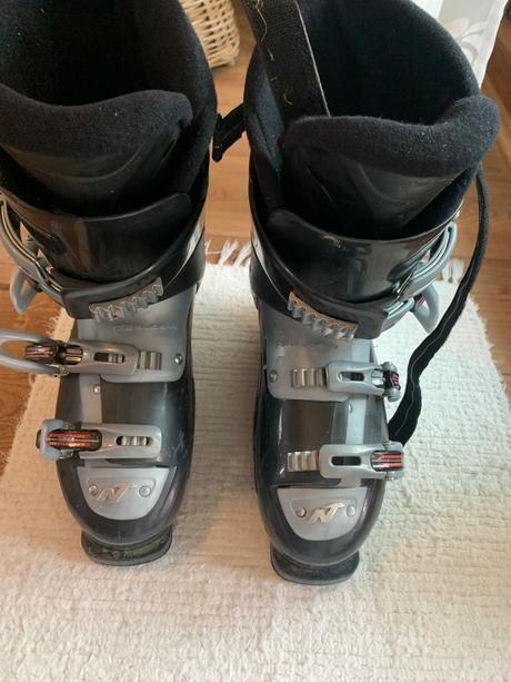 Predaj sada lyže+lyžiarky+palice (pre veľ. nohy 39, salomon,160-169 cm