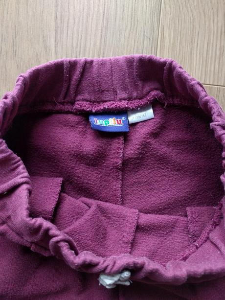 2x tepláčiky, lupilu,86