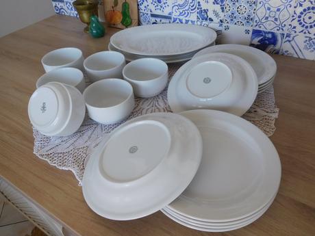 Biele porcelánové značené taniere misky na komp/po,