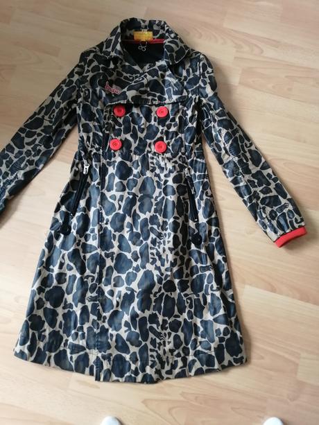 Trenckot so zvierací vzorom, 36