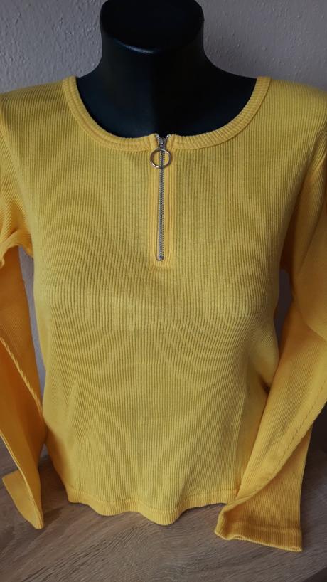 Žlté tričko so zipsom, s