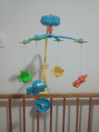 Kolotoč nad postieľku,