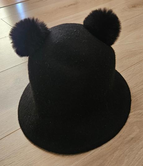 Klobúčik zara s brmbolcami, zara,52