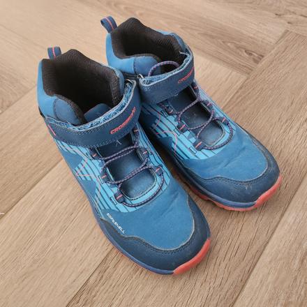 Turisticke topanky crossroad, 34