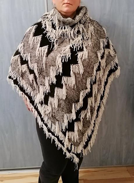 Krásne teplé pončo, l