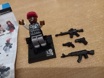 Policia sluban figúrka k,