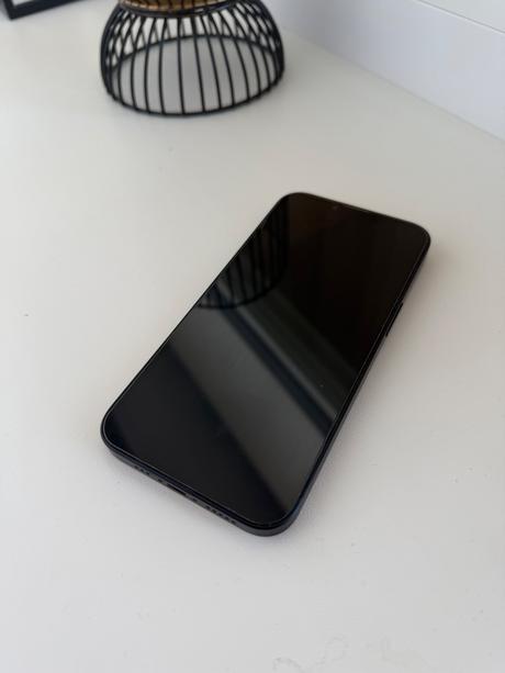 Predám iphone 13 midnight 256gb verzia, apple