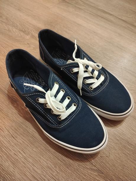 Tenisky authority, authority,38