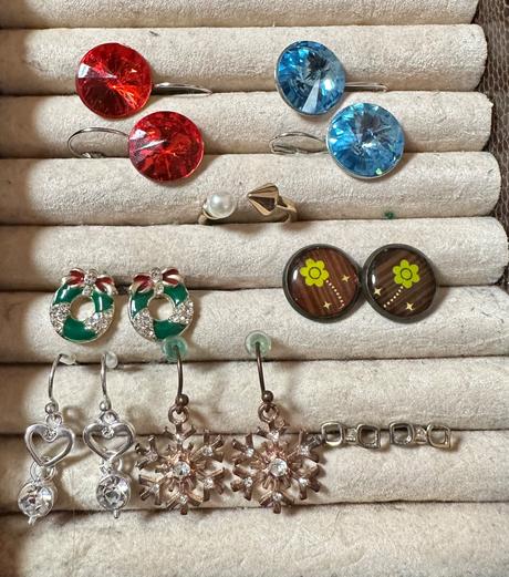 Balík náušníc 7ks + prsteň, 