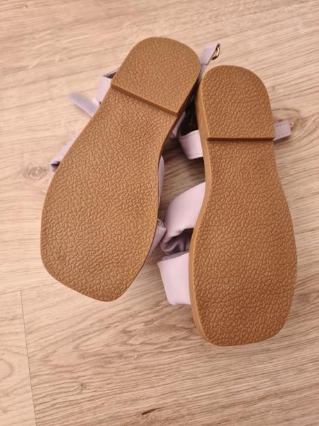 Sandálky, sinsay,29