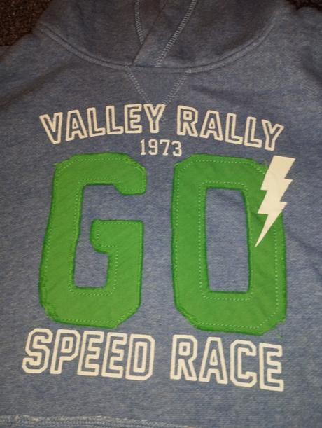 Mikina bez poškodenia, 146