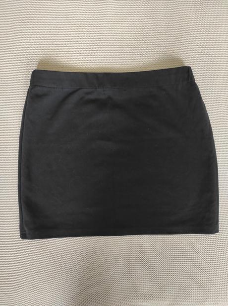 Čierna minisukňa, l