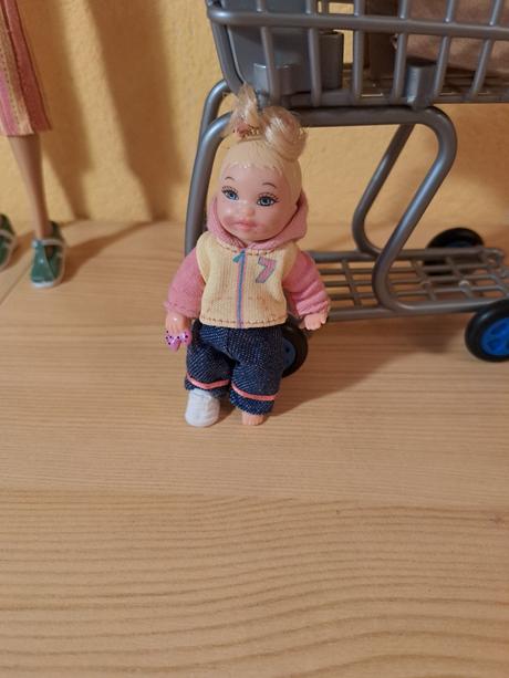 Barbie happy family shopping fun neighborhood, 