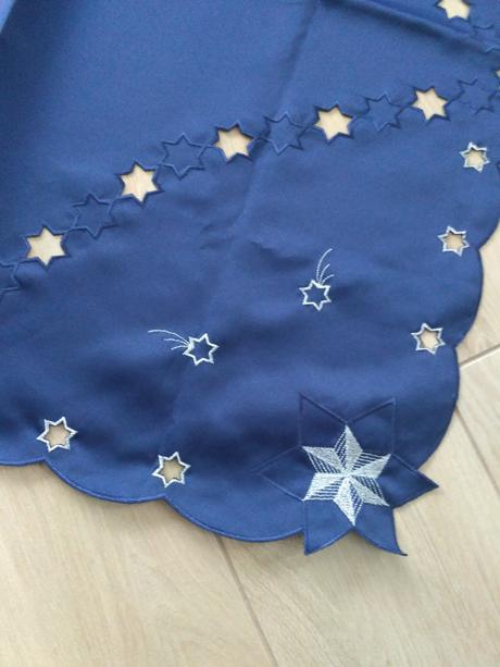 Tmavomodrý vianočný obrus, 