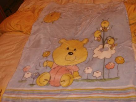 Bledomodra s mackom v ruzovych satach, 