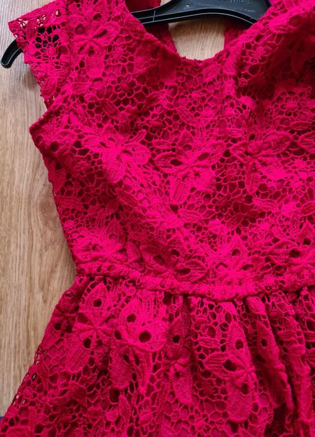 Slávnostné šaty, 134