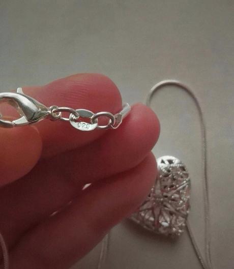 Strieborná retiazka so srdiečkom na foto, 