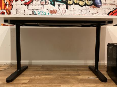 Praktický prac.stôl ikea-bekant+zásuvkový diel mic,