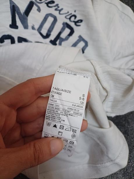 Darujem tricko v.128, benetton,128