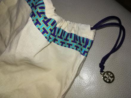 Torty burch vrecúško s priveskom, tory burch