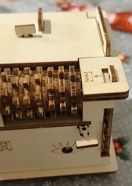 Schrödingerova mačka box hlavolam úniková miestnos, 