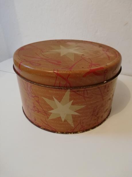 Staršia vianočná plechovka, 