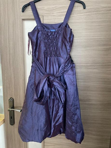 Spolocenske saty, 38