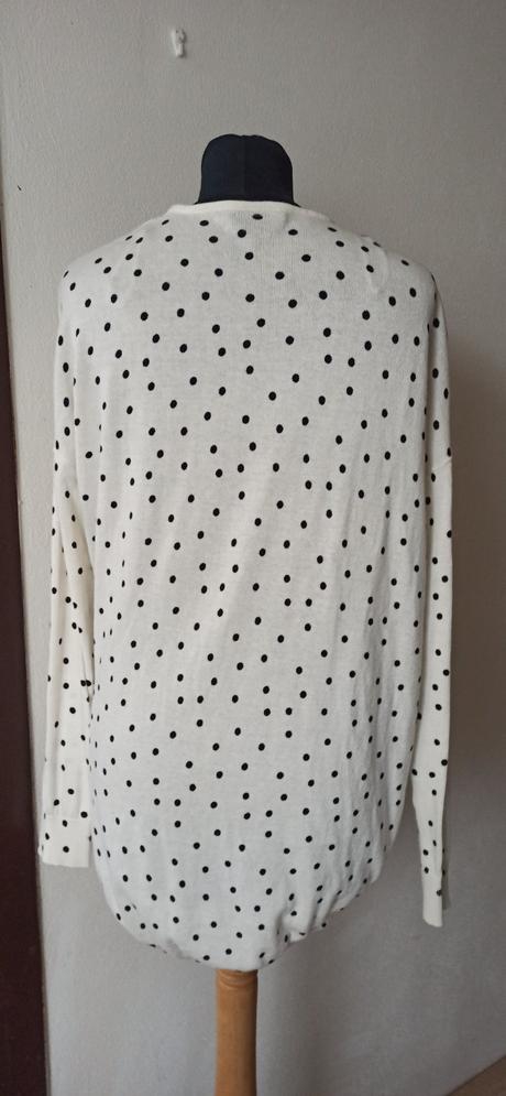 Bodkovaný sveter, 42