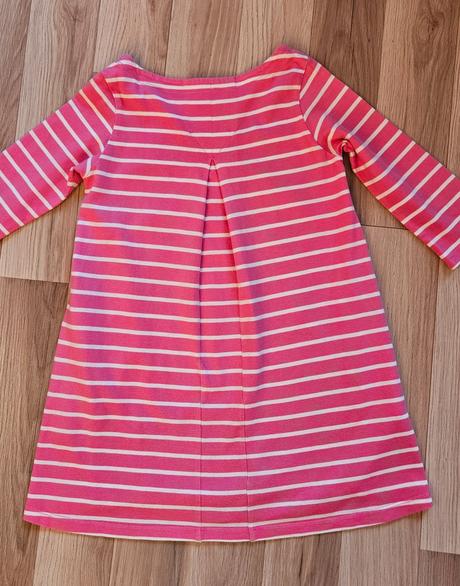 Pásikavé šaty, 110