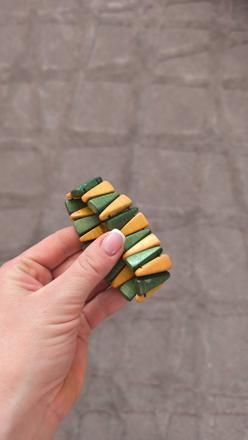 Drevený žltozelený náramok, 