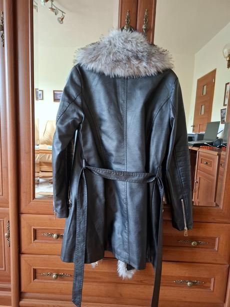 Kožený kabát s kožušinou, s