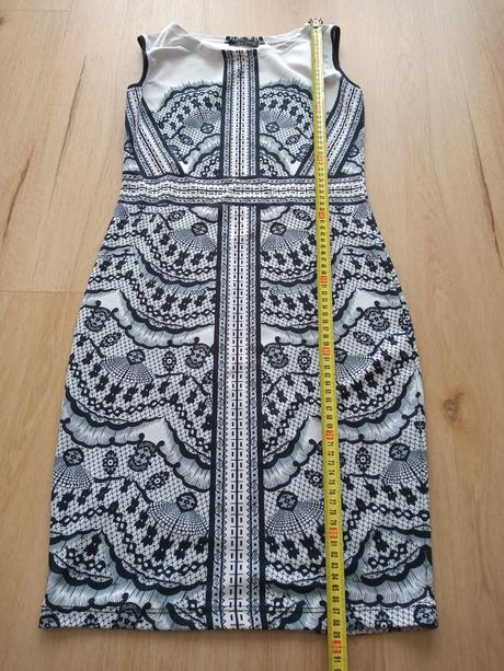 Elastické vzorované šaty, s