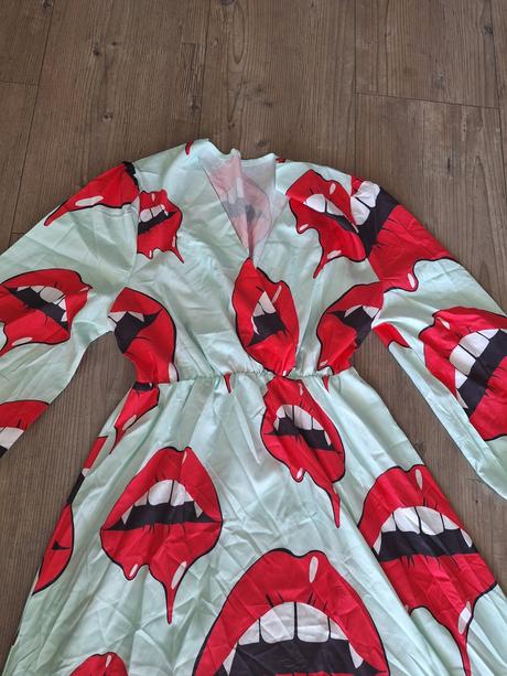 Saty lips,