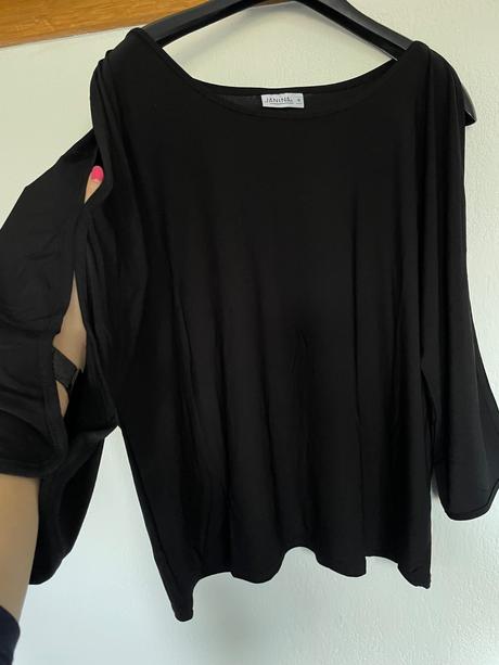 Čierny top s odhalenými rukami, m