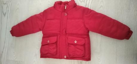 Hrubá červená bunda, 86