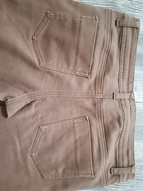 Hnedé dievčenské rifle, 158