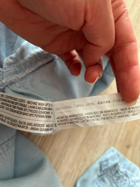 Krásny overal z lyocellu značky oysho, s