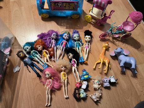 Enchantimals  bábiky ,domček  a príslušenstvo, 