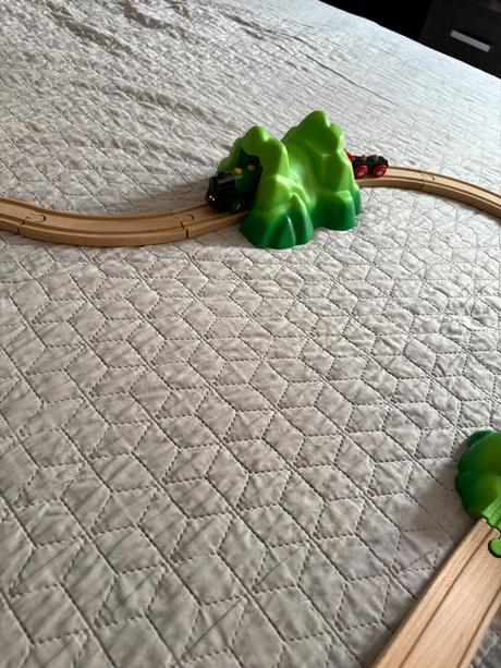 Drevená drahá s vlacikom, 