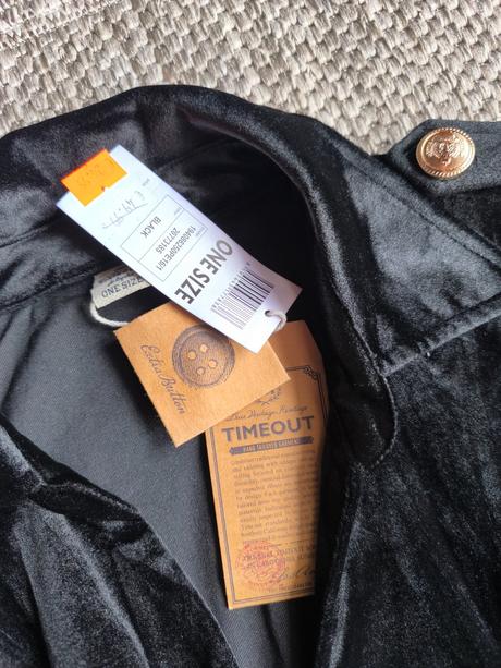 Zamatové šaty, timeout